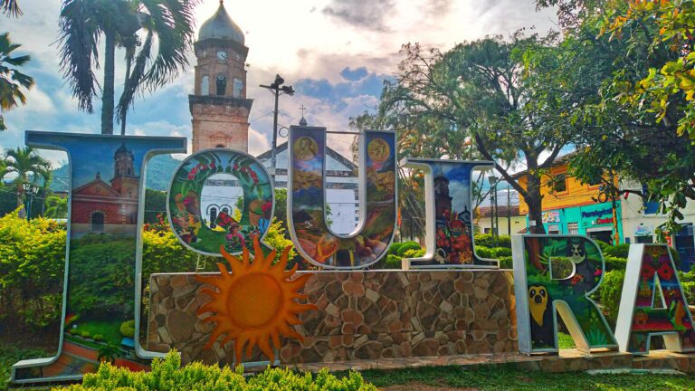 Iquira coffee legend colombian